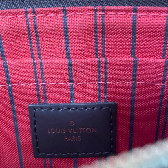 Louis Vuitton wristlet - Picture 4 of 7